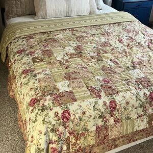Vintage Floral Reversible Quilt